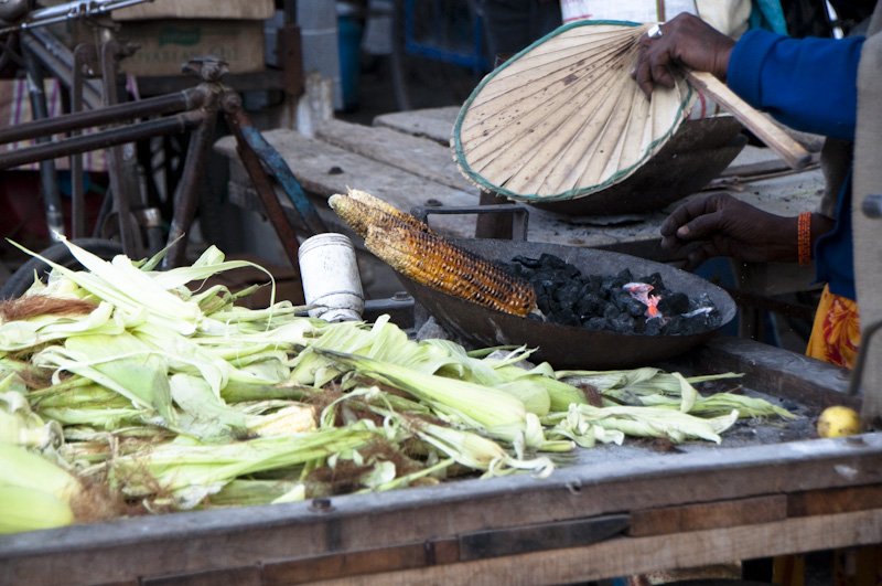 印度街頭下午茶－香噴噴的現烤燒番麥