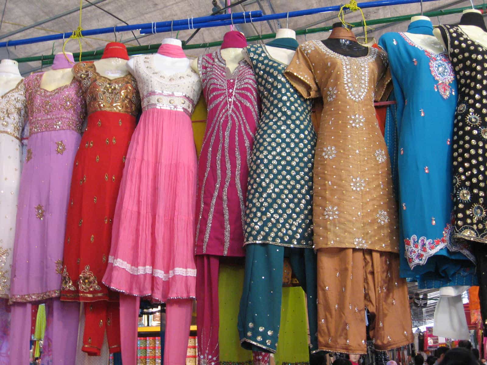 除了飄逸鮮豔的「紗麗」以外，你還看過幾種印度傳統服飾？