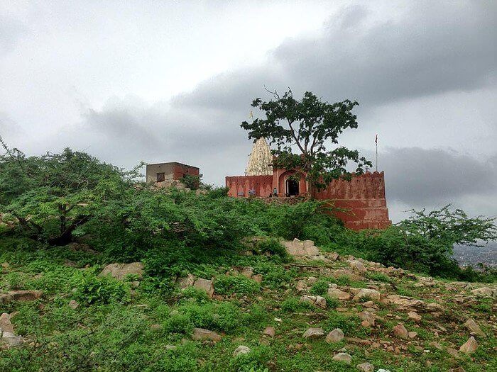 地方賊在印度：齋浦爾猴廟（Galta Ji）與隱身在山谷的古城